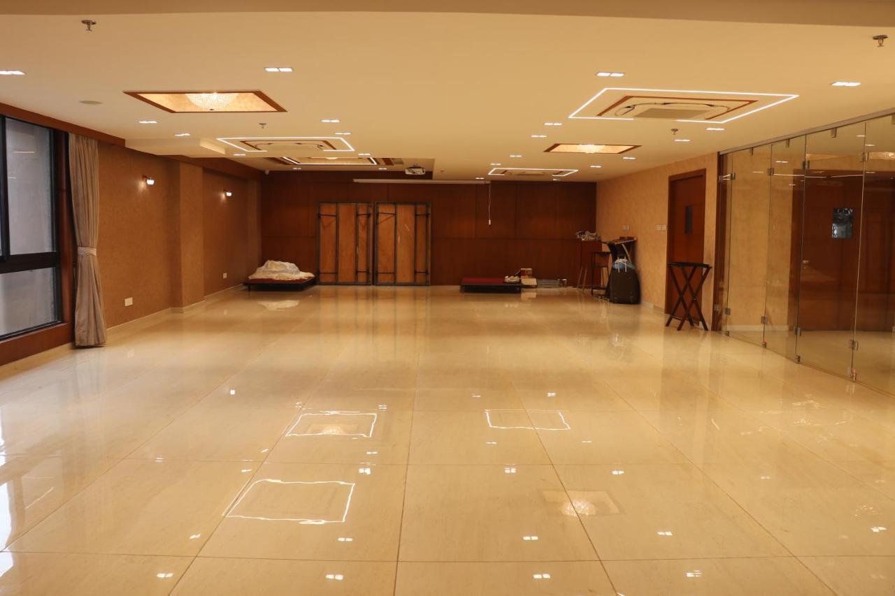 Sk Lords Inn Ahmedabad Exteriör bild