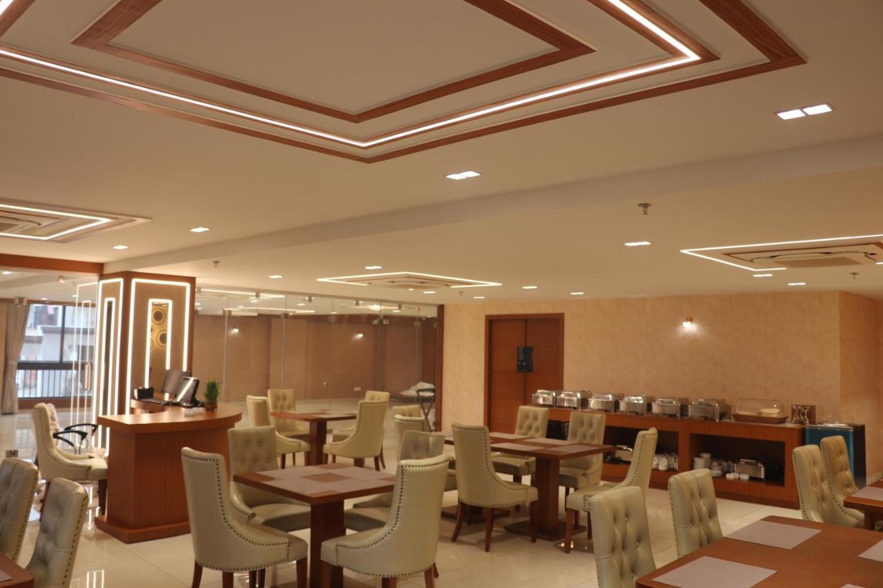 Sk Lords Inn Ahmedabad Exteriör bild