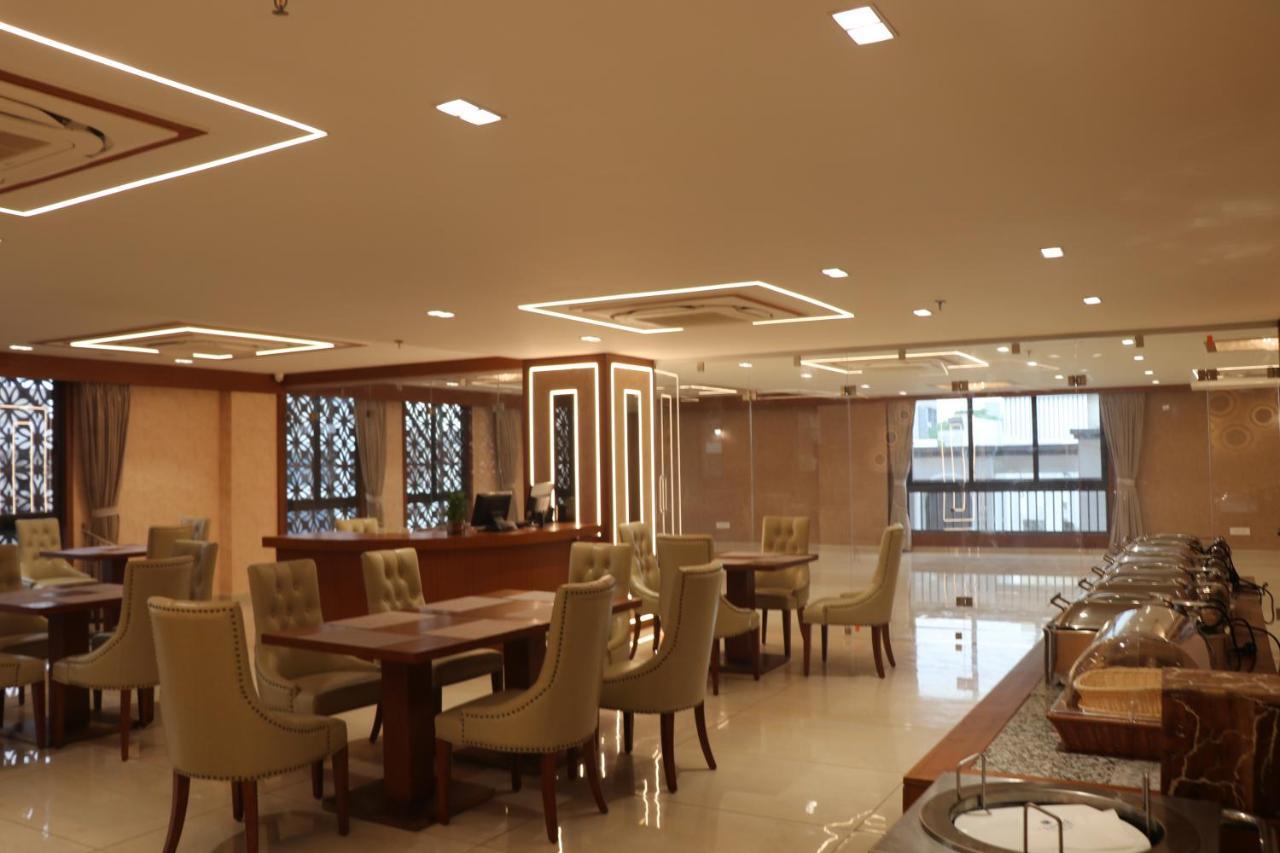 Sk Lords Inn Ahmedabad Exteriör bild