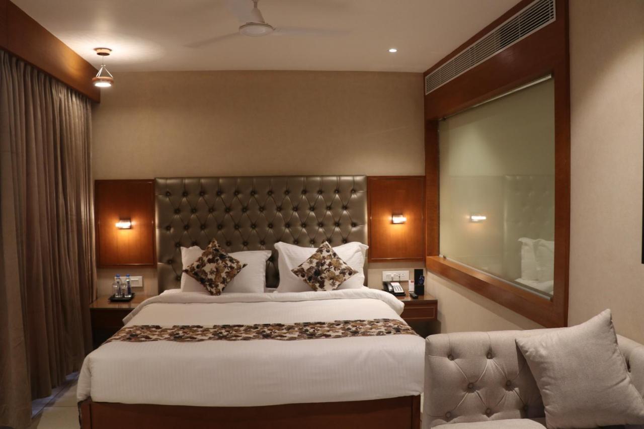 Sk Lords Inn Ahmedabad Exteriör bild