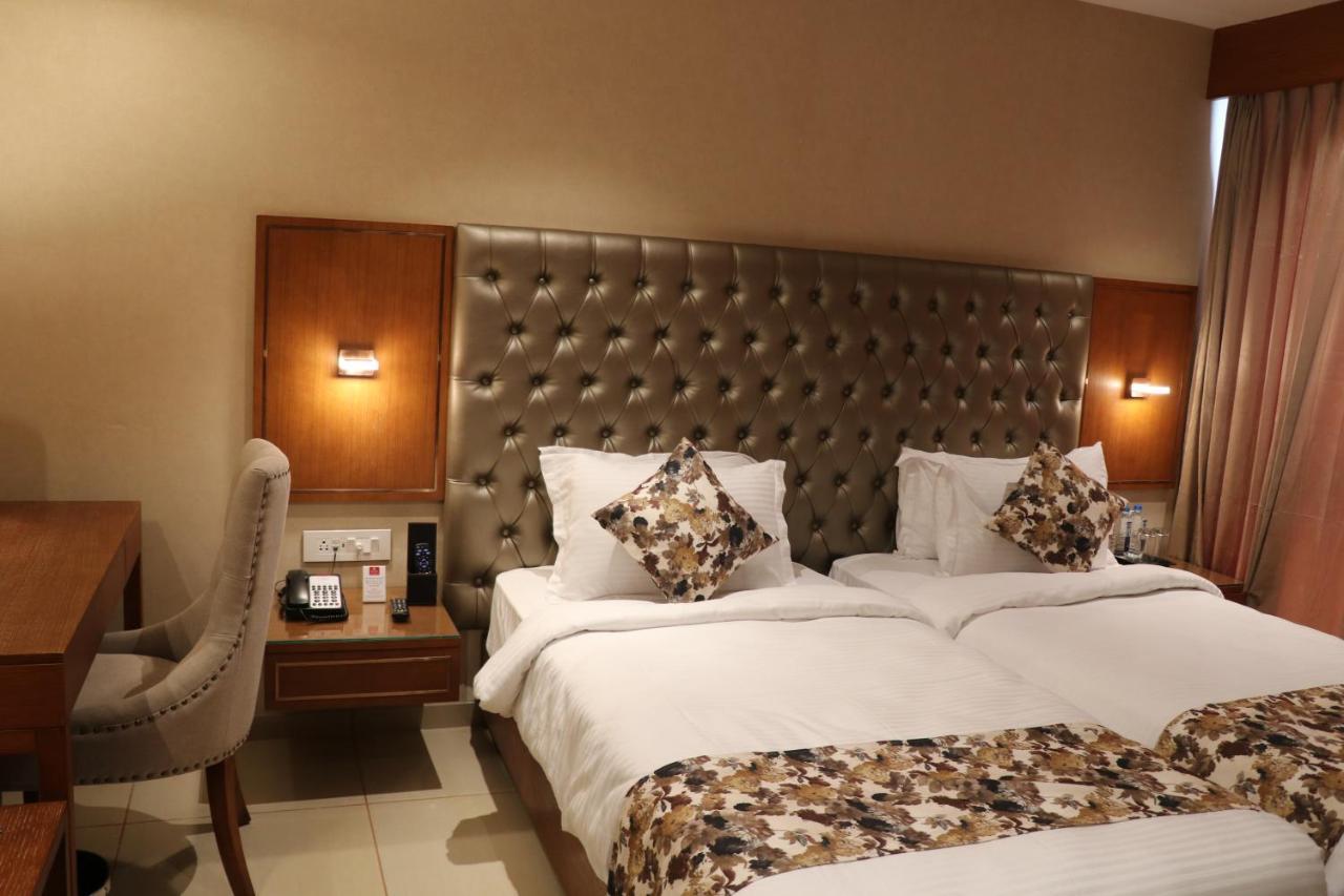 Sk Lords Inn Ahmedabad Exteriör bild