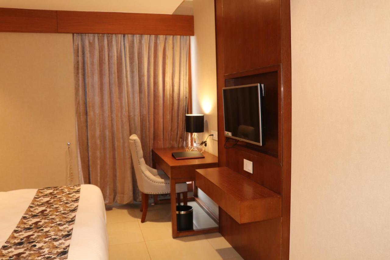 Sk Lords Inn Ahmedabad Exteriör bild