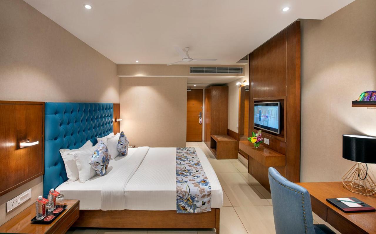 Sk Lords Inn Ahmedabad Exteriör bild
