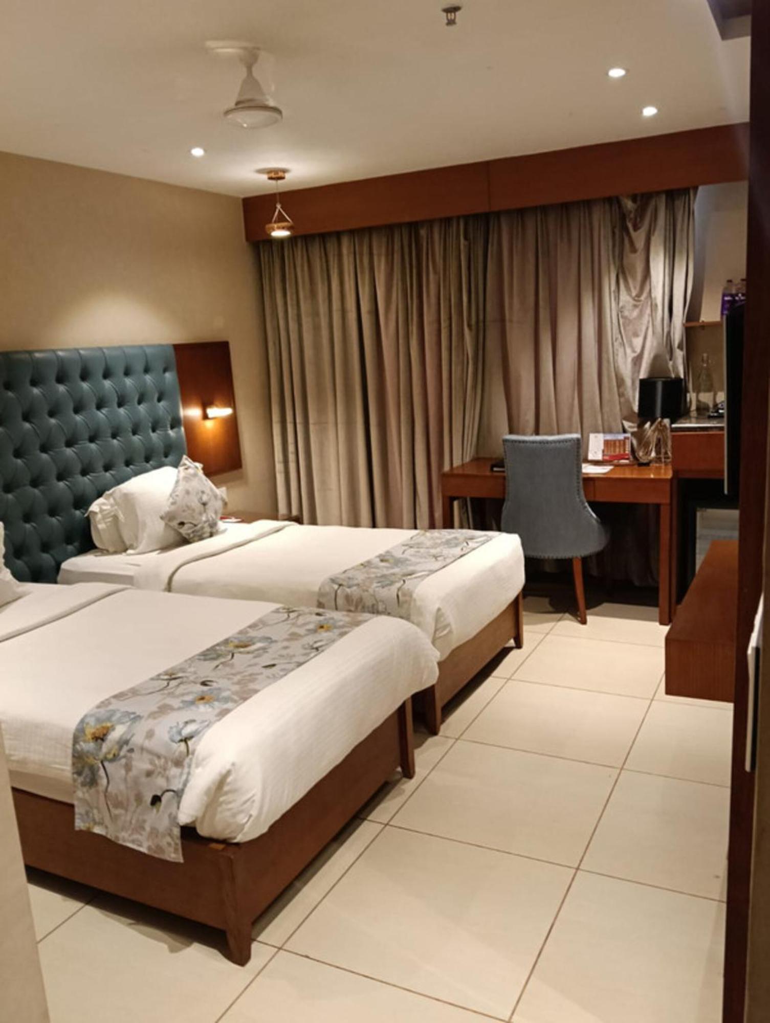 Sk Lords Inn Ahmedabad Exteriör bild