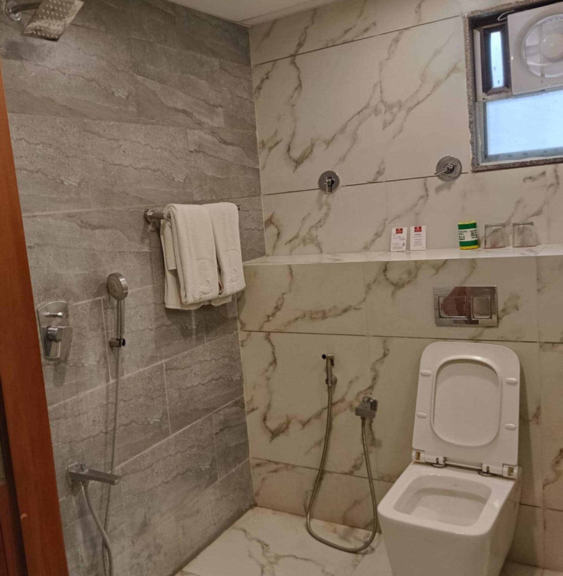 Sk Lords Inn Ahmedabad Exteriör bild